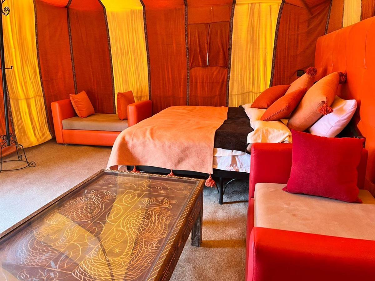 Akabar Luxury Desert Camp เมอร์ซูกา ภายนอก รูปภาพ
