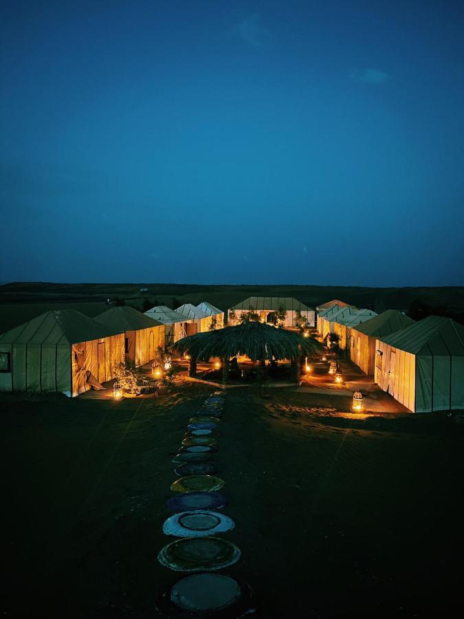 Akabar Luxury Desert Camp เมอร์ซูกา ภายนอก รูปภาพ